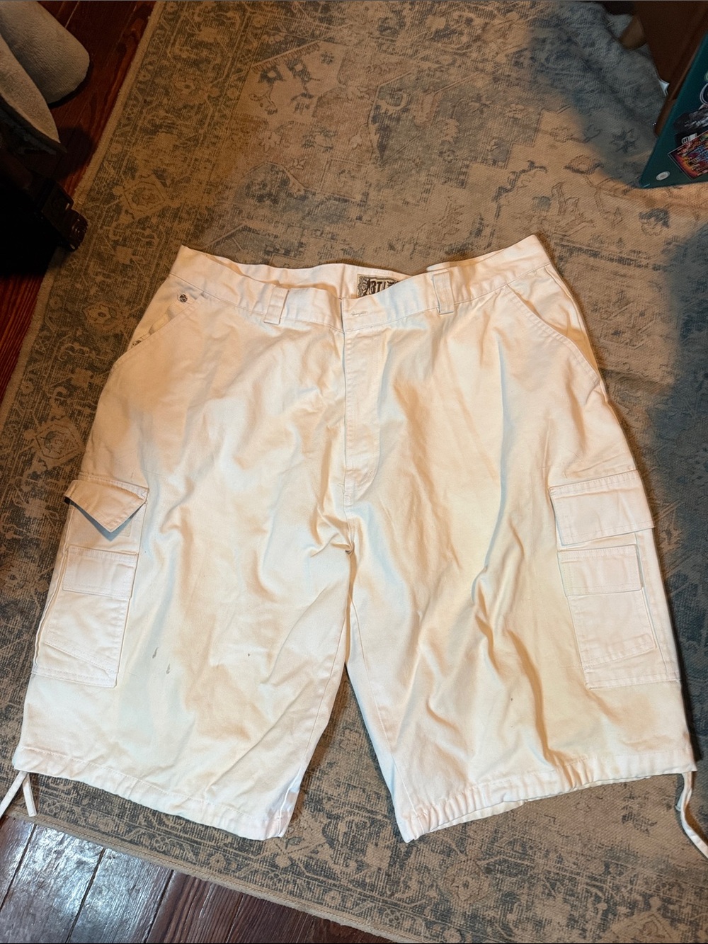 Men's White Cargo Shorts - Casual Utility Style